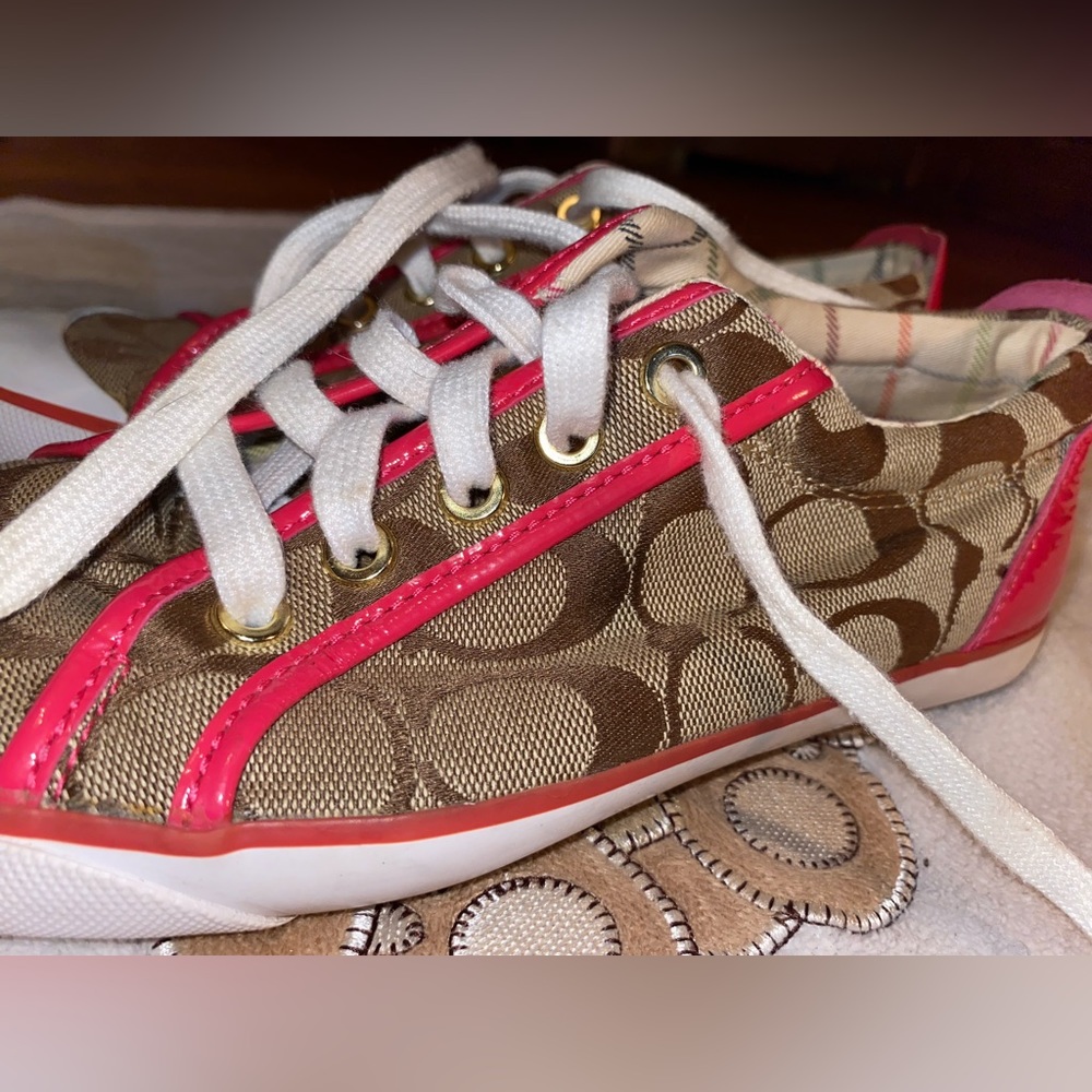 Authentic coach tennis shoes, GREAT condition 💕